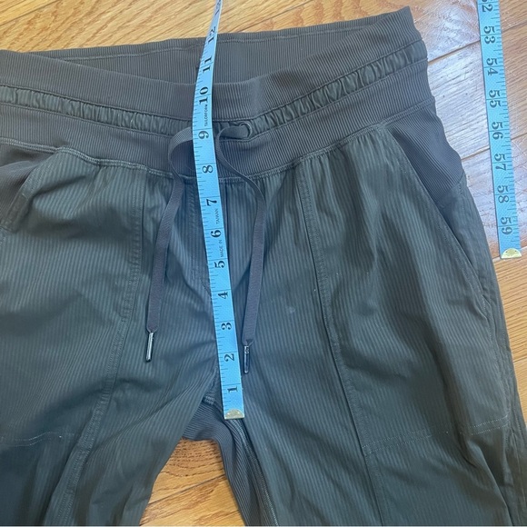 Lululemon Dance Studio Mid-Rise Khaki Green Athletic Pants Joggers Crop 25" Sz 4 - Picture 9 of 14